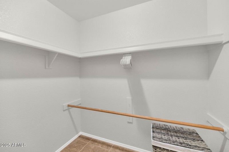 9445 N 94th Pl-large-022-015-TOD6993-150