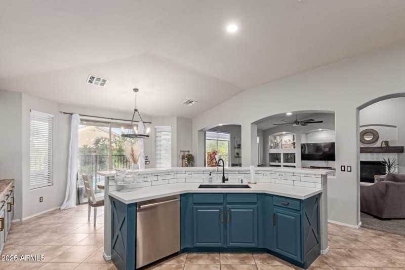3523 W Buckhorn Trl