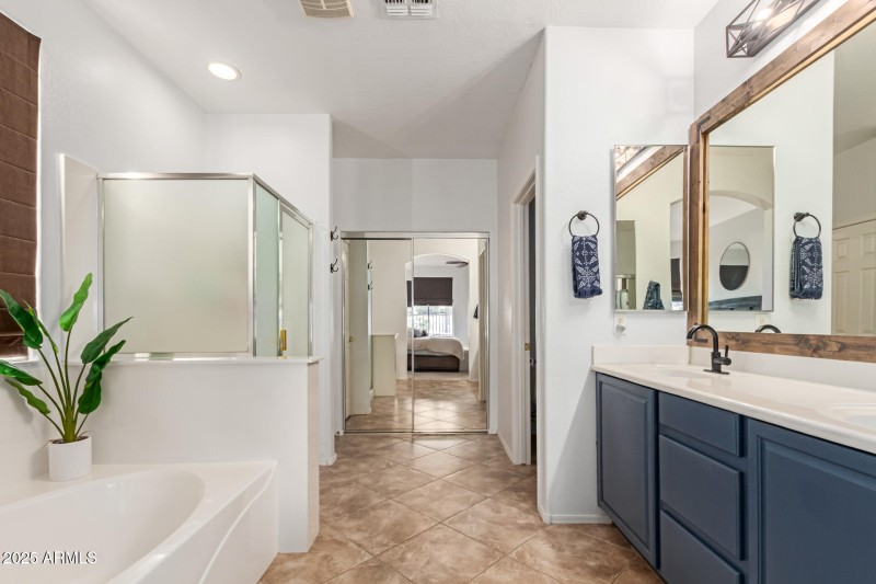 3523 W Buckhorn Trl