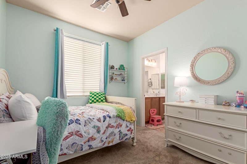 3523 W Buckhorn Trl