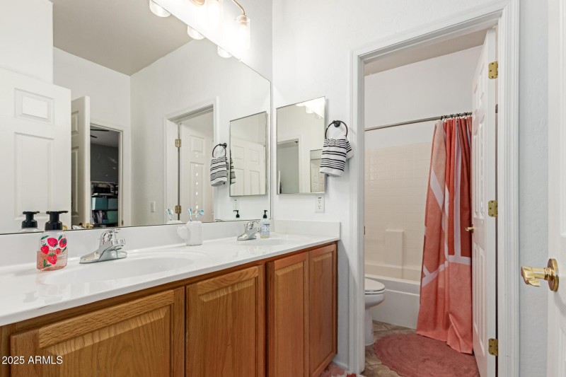3523 W Buckhorn Trl
