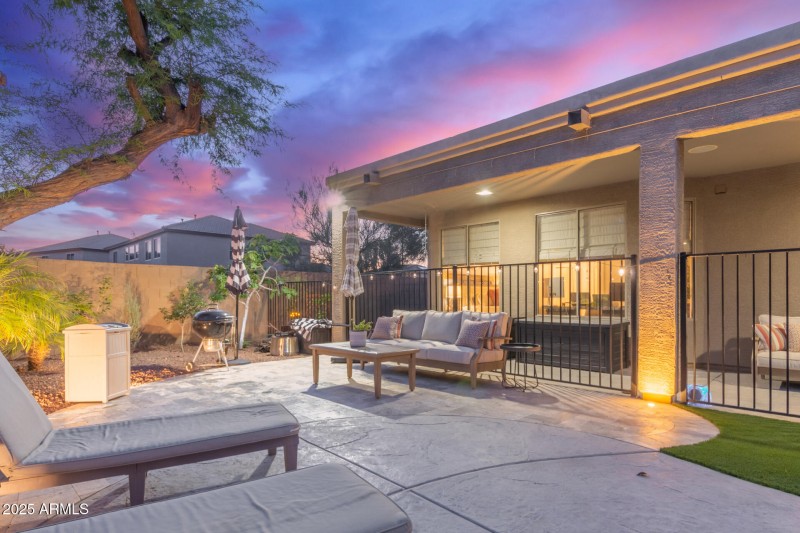 3523 W Buckhorn Trl