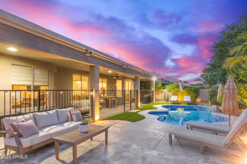 3523 W Buckhorn Trl