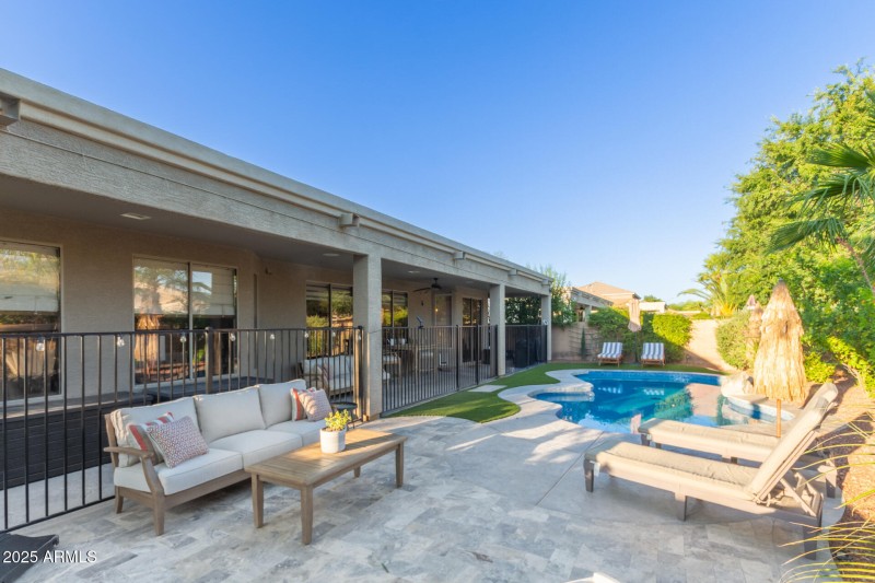 3523 W Buckhorn Trl