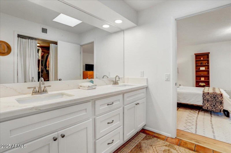 06-Primary Bathroom