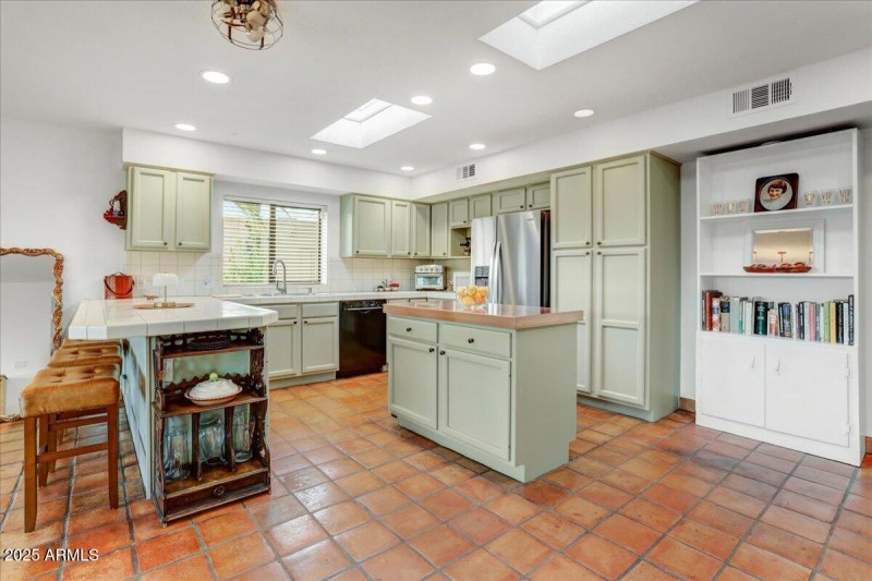 16-Kitchen