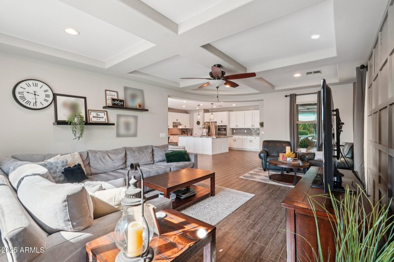 14-web-or-mls-S Girard St-S2908-014