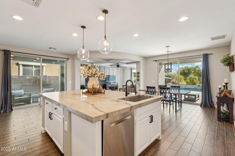 21-web-or-mls-S Girard St-S2908-021