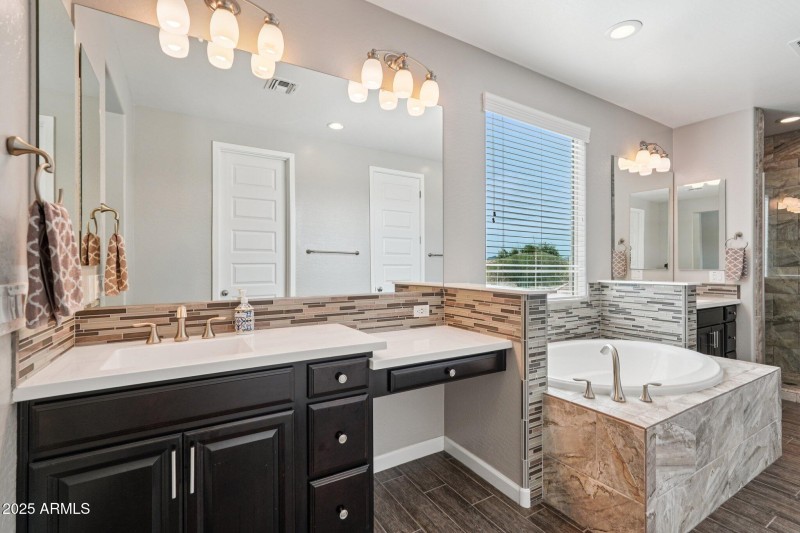 54-web-or-mls-S Girard St-S2908-054