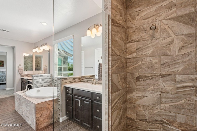 55-web-or-mls-S Girard St-S2908-055