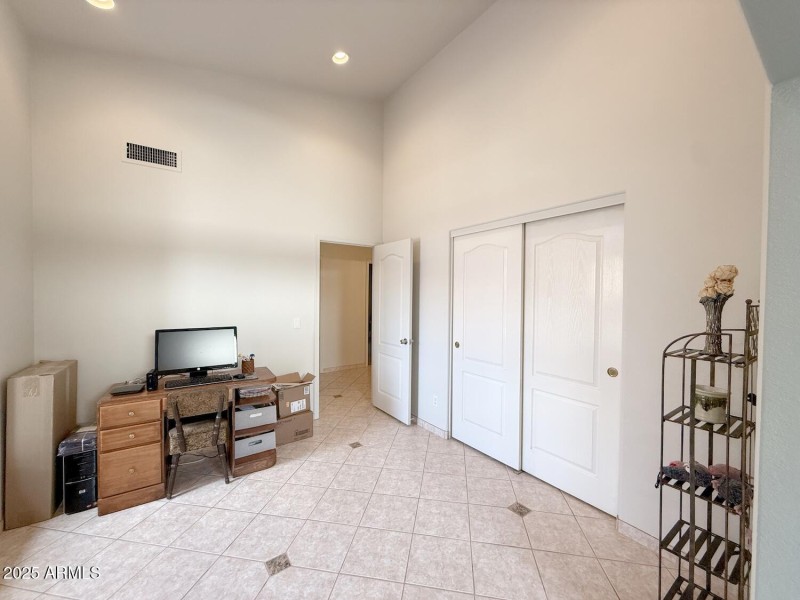 Huge Den or 4th Bedroom