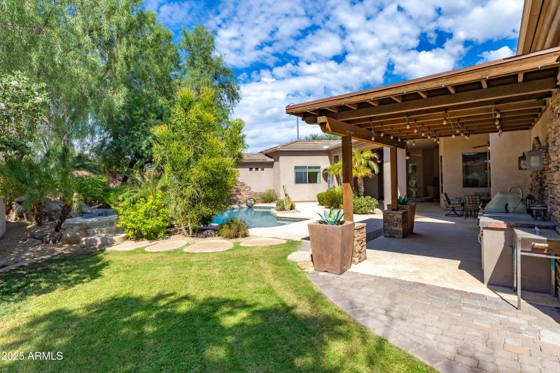 Backyard Built-in-BBQ
