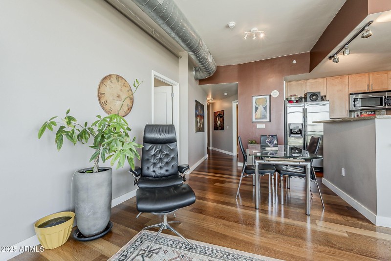 8-web-or-mls-4th St-8