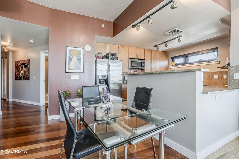 10-web-or-mls-4th St-10