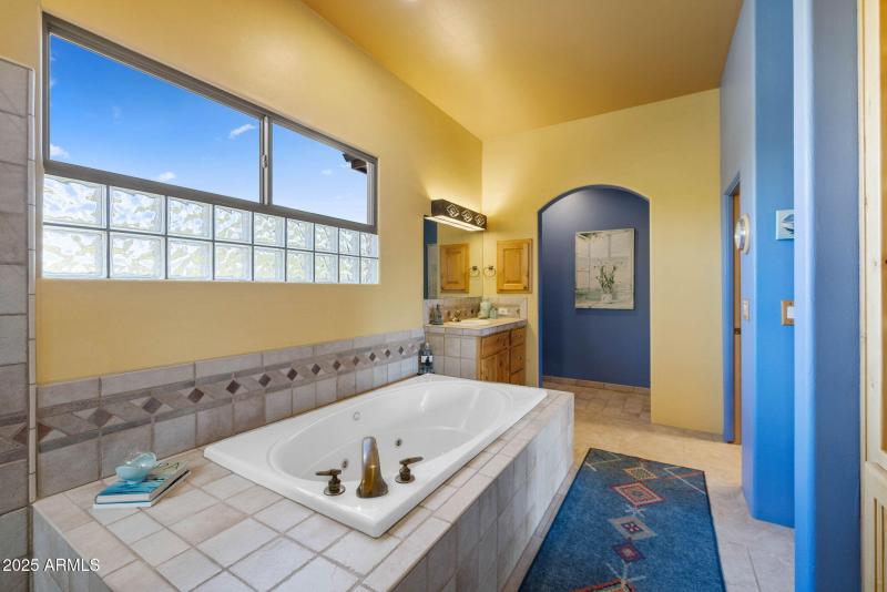 Primary Bathroom (3)