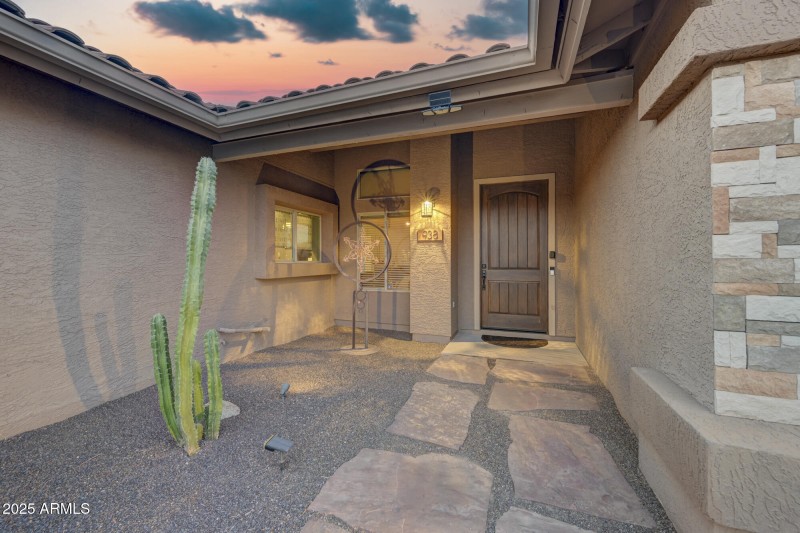 938 E Knight Ln-5