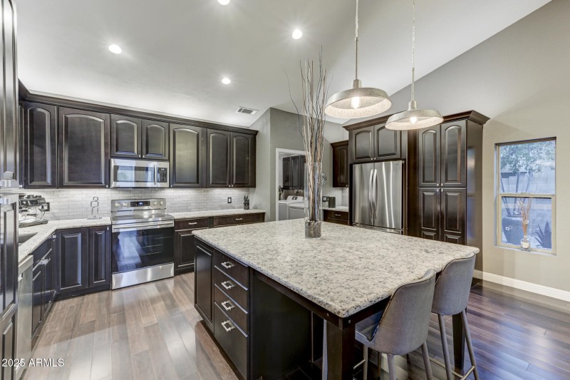 938 E Knight Ln-18