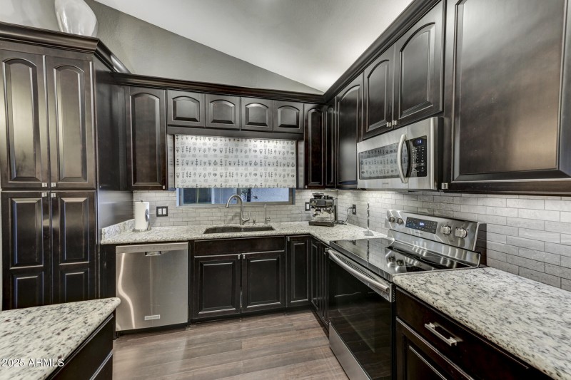 938 E Knight Ln-20