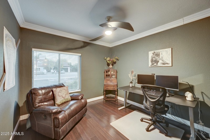 938 E Knight Ln-31
