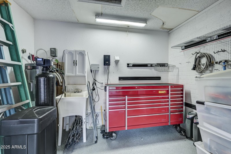 938 E Knight Ln-35