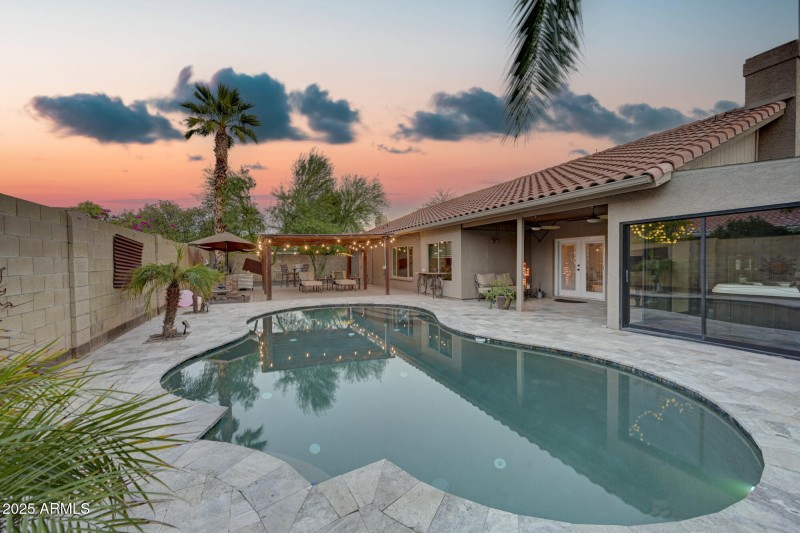 938 E Knight Ln-41