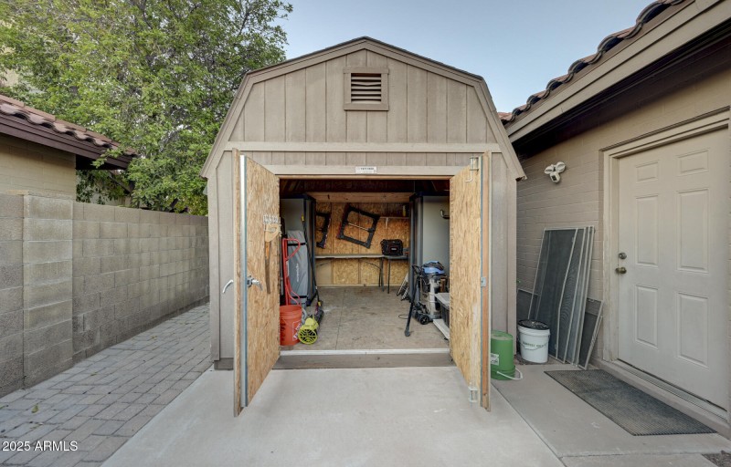 938 E Knight Ln-48