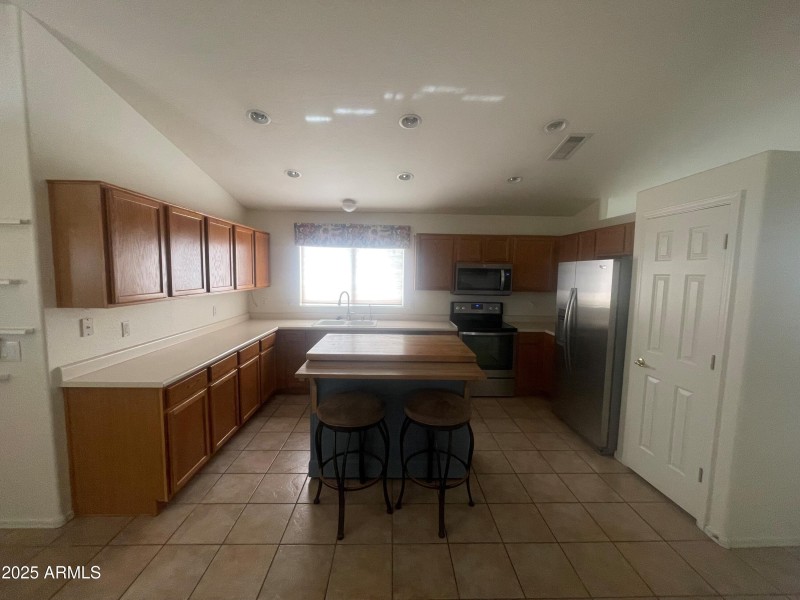 10379 W Tonopah Dr 14