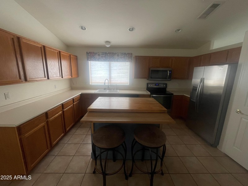 10379 W Tonopah Dr 15