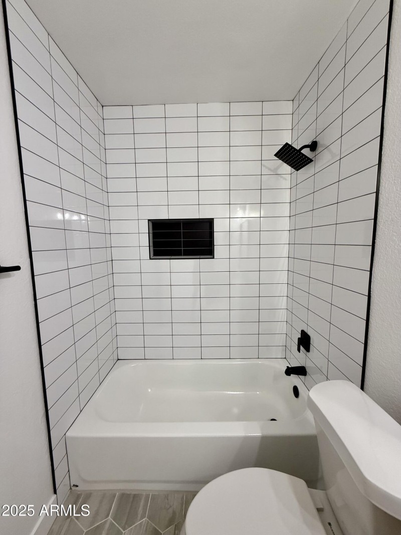 hallwaybath2