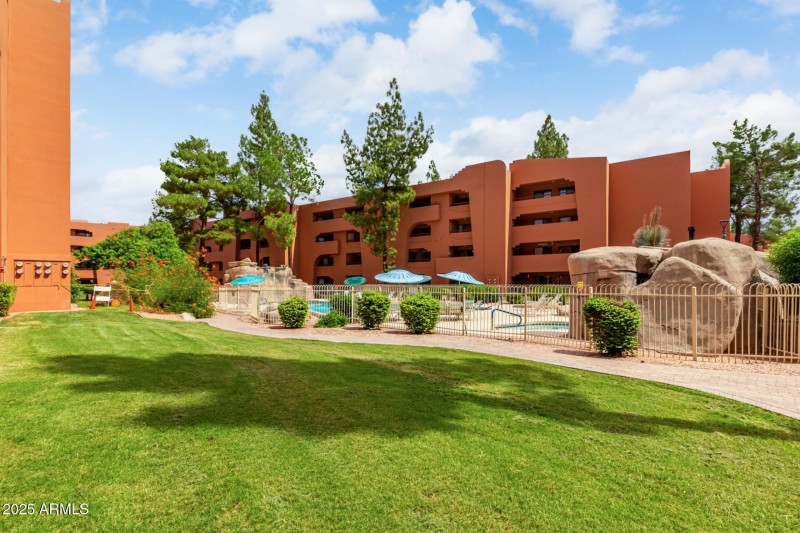 26 - Paradise Village