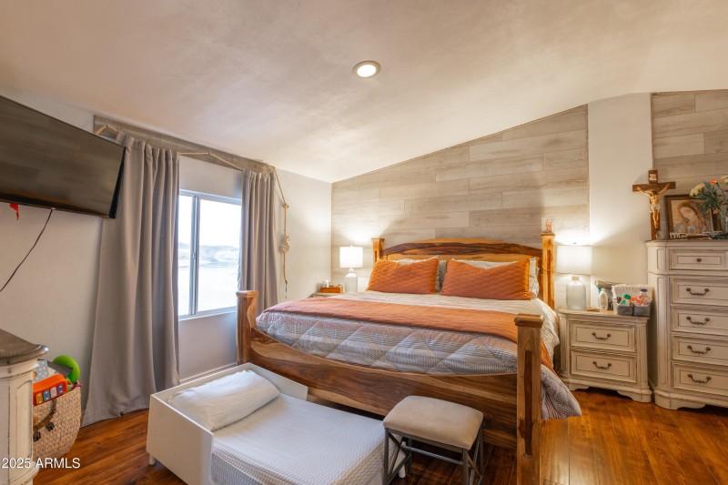 Master Bedroom (1)