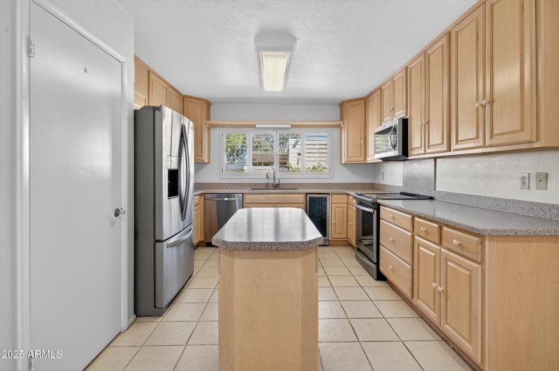 2107 W MARLETTE AVE