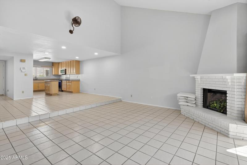 2107 W MARLETTE AVE