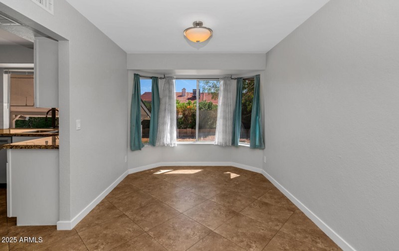 1927 E Crocus Dr-large-011-011-1927 E Cr