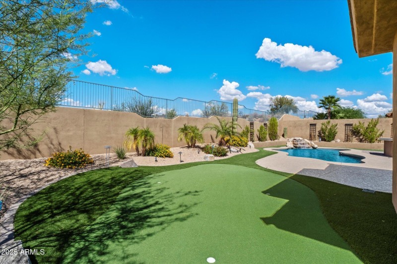 Golfing Green