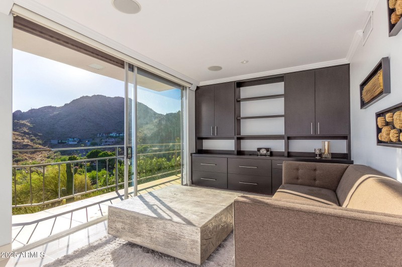 SITTING ROOM MASTER BEDROOM