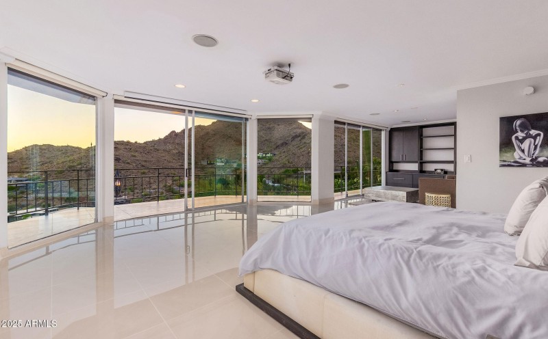 MASTER VIEWS EVENING