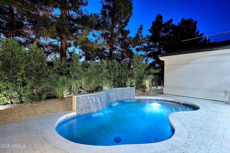 Night-Pool2