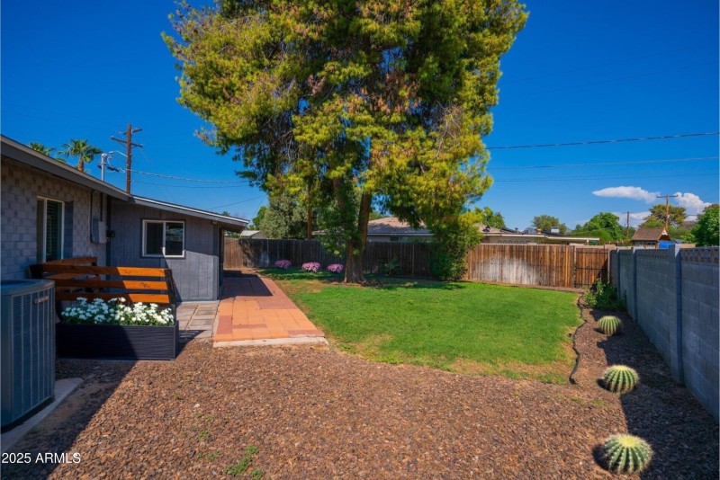 10,000 Sqft Lot