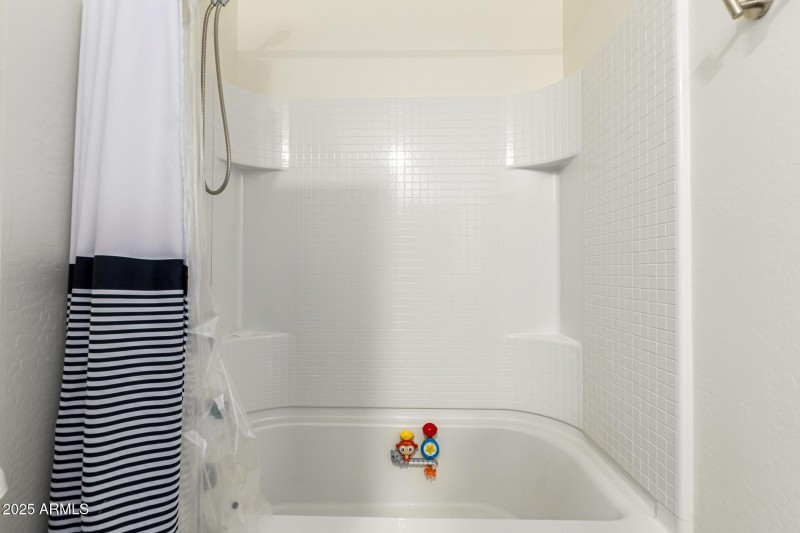 New Bonnet - Upstairs Bathroom #2 2