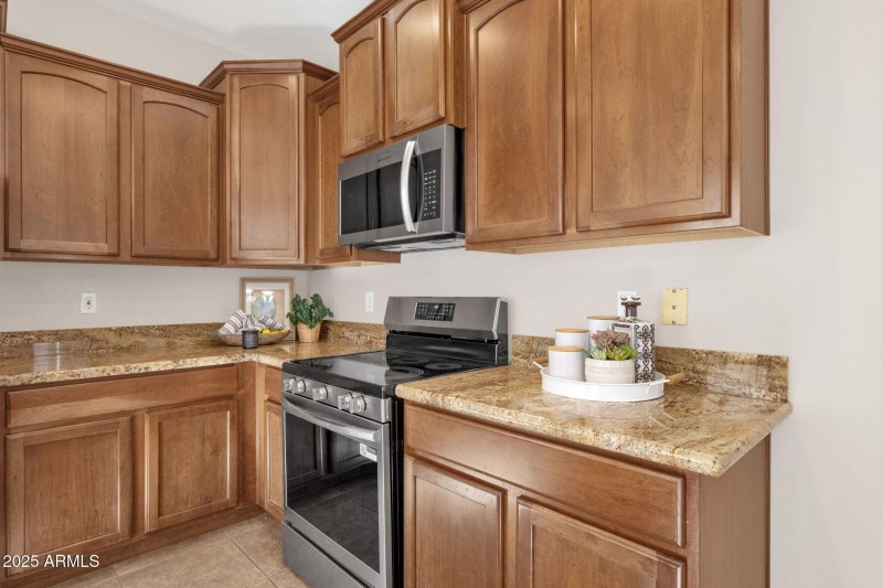 Warm Granite counters