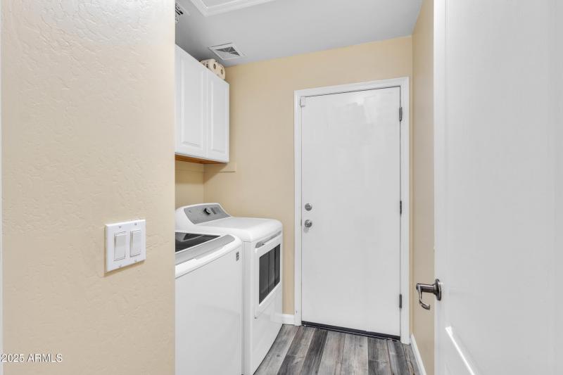 Laundry room w/storage