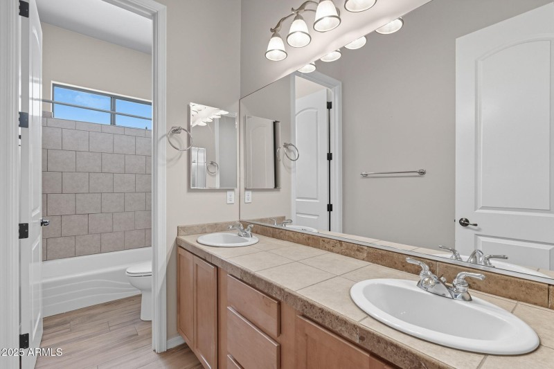 27-web-or-mls-Kings-27