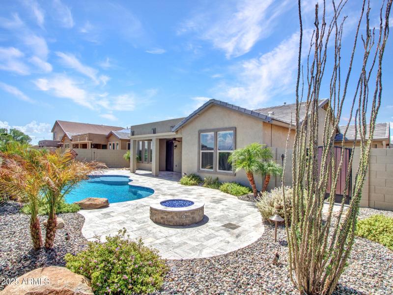 06-Backyard-(11)
