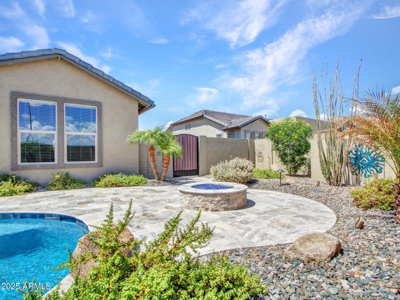 06-Backyard-(13)