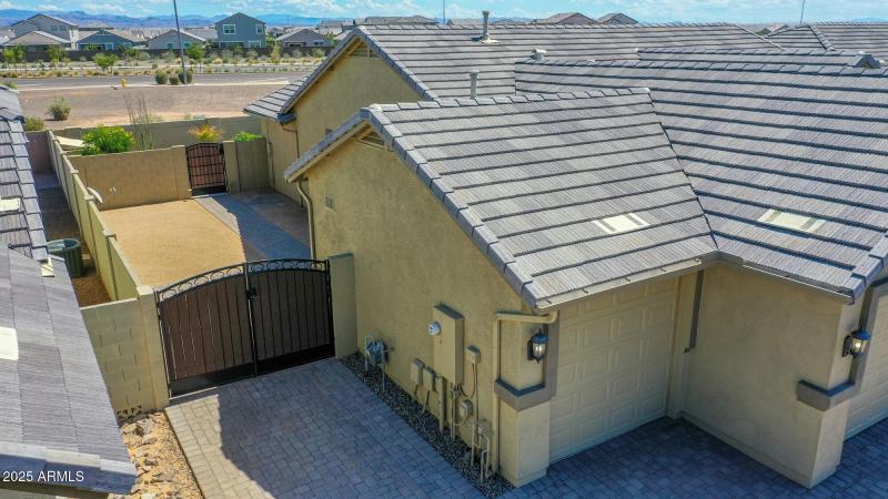 Drone_02_Sideyard (1)