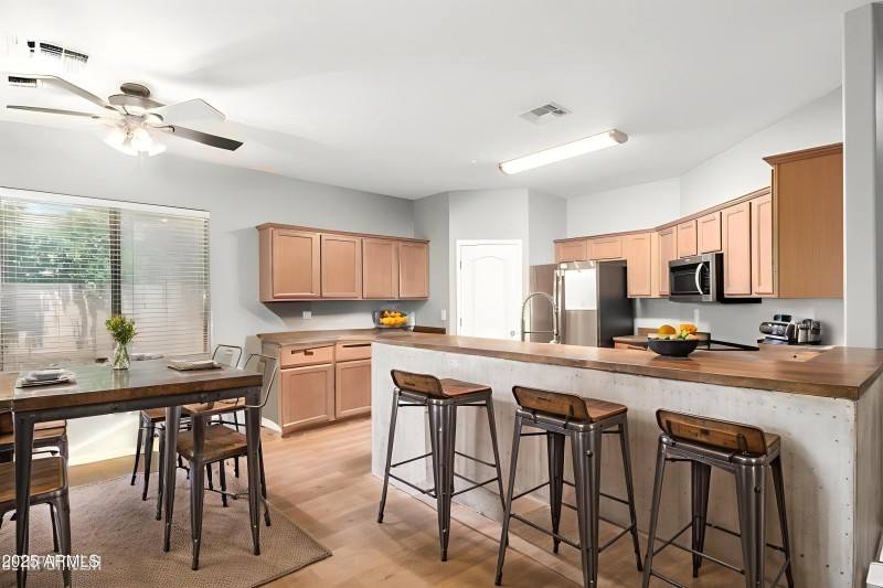 V-STAGE- Dining Room - Industrial - 20