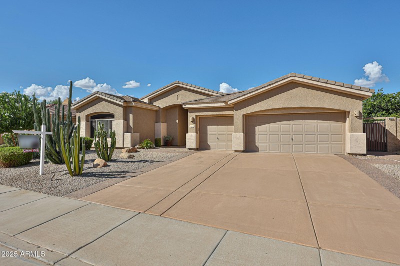 TW Lewis home on Palm Valley golf course