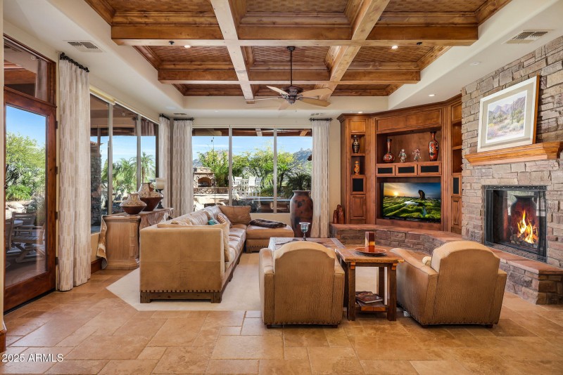 Living Room - Jaw dropping views