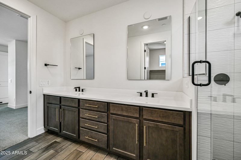 19-11300NCDD1061-ocupix